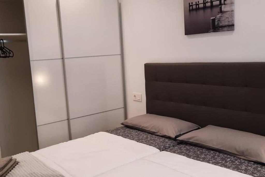 Apartamentos Milan 2 Овьедо Экстерьер фото